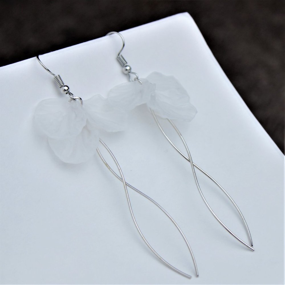 Boho White Flower With Long silver Tassel  Earring - Picture 4 of 13